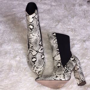 🧡 Chase + Chloe snake booties